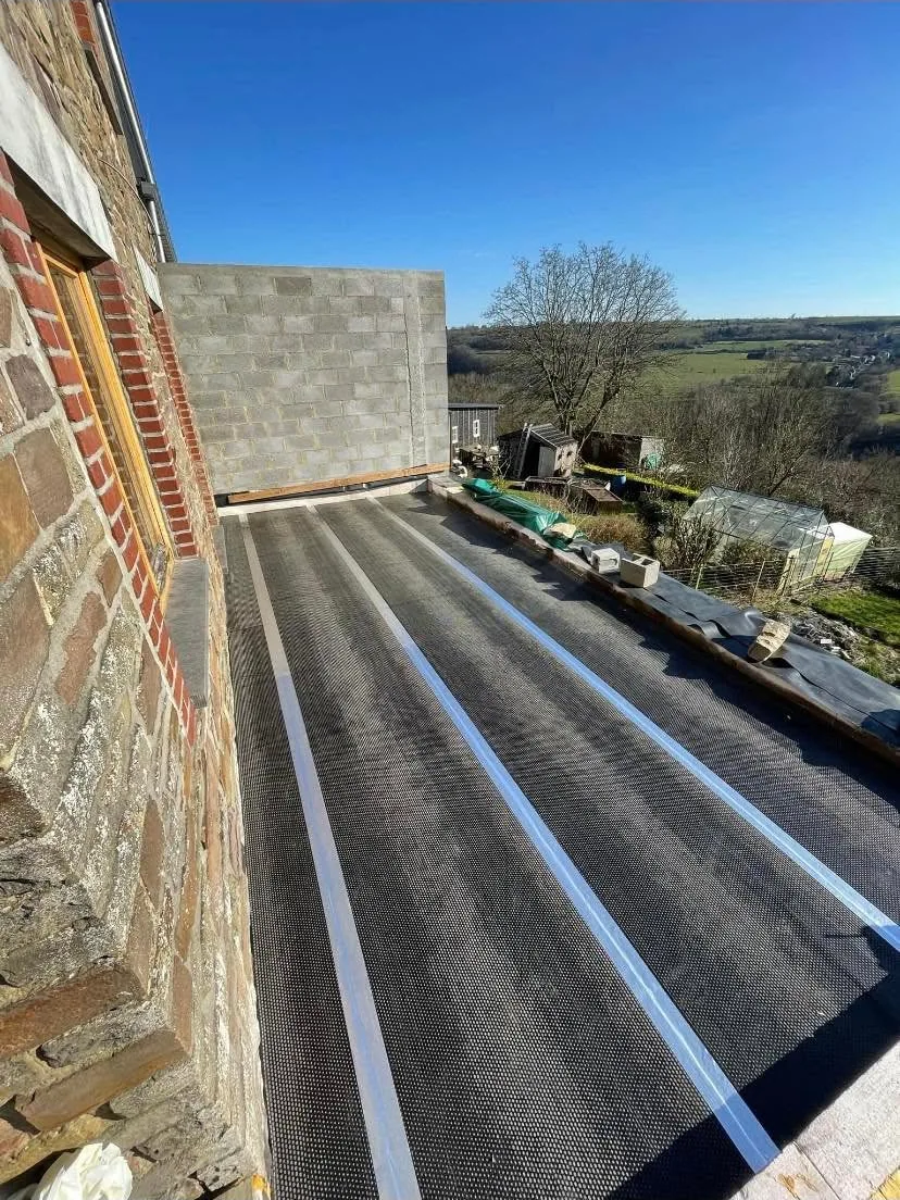 Terrasse Comblain-au-Pont — avant et après — avant